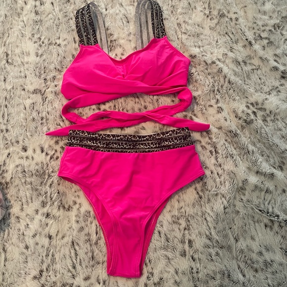 Cute strappy tie front modest one pence leopard - Picture 1 of 5